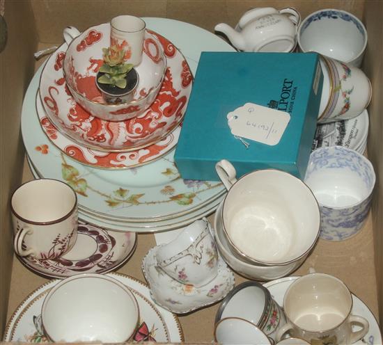 Set of Coalport menu holders, sundry crested wares, various English & Continental decorative ceramics, etc